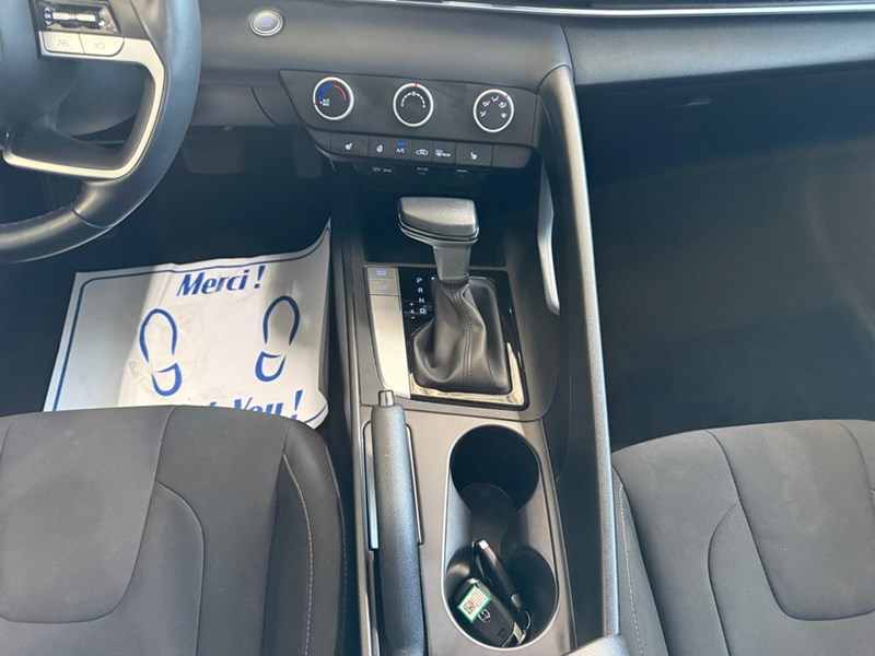 2023 Hyundai Elantra Preferred IVT