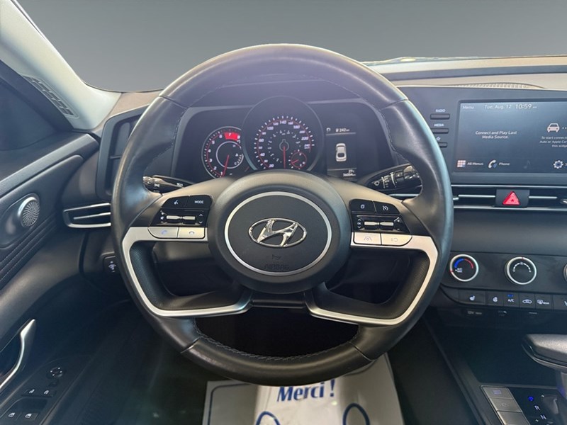 2023 Hyundai Elantra Preferred IVT