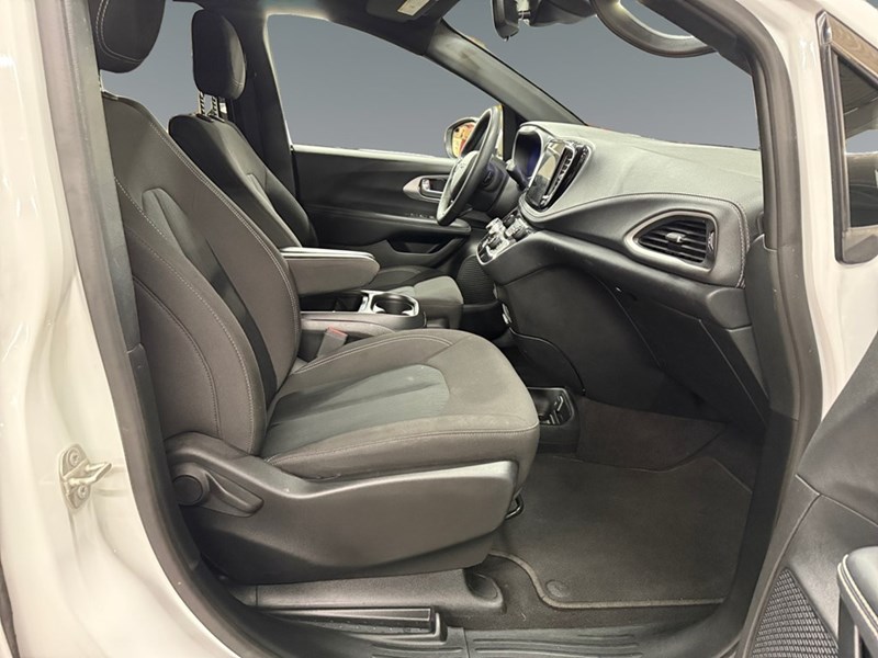 2023 Chrysler Pacifica Touring FWD