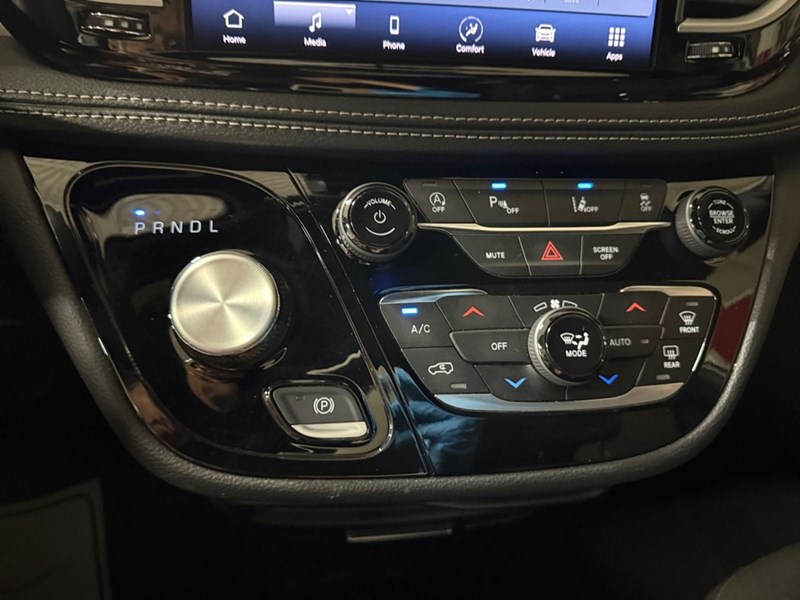 2023 Chrysler Pacifica Touring FWD