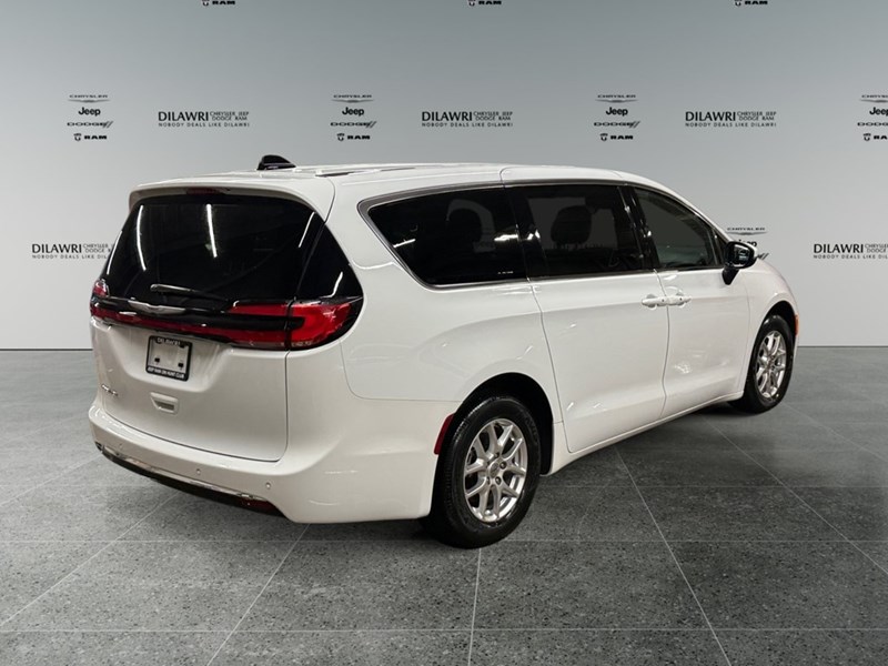 2023 Chrysler Pacifica Touring FWD