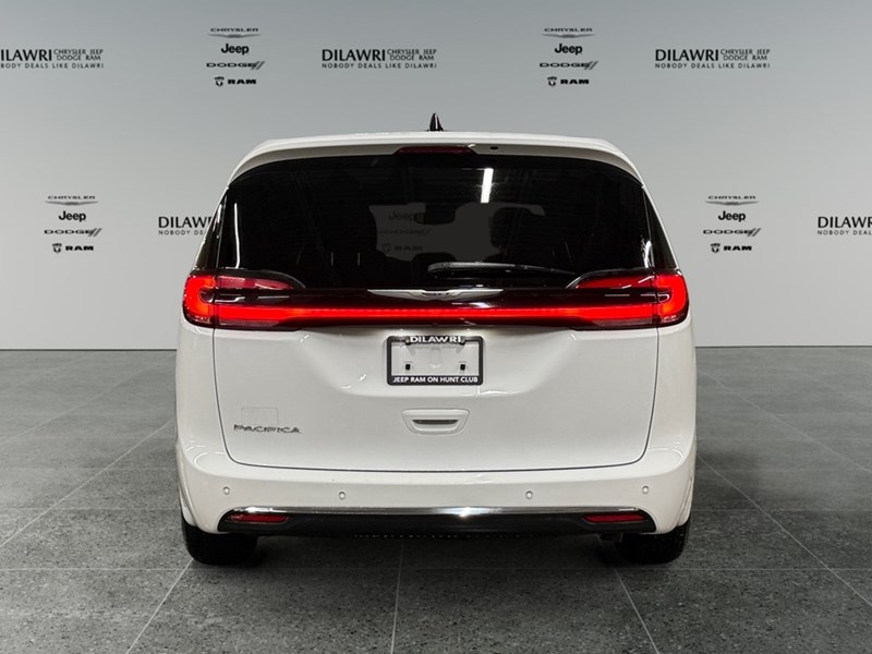 2023 Chrysler Pacifica Touring FWD