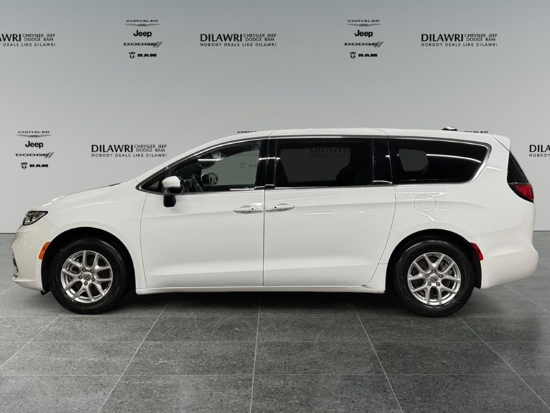 2023 Chrysler Pacifica Touring FWD