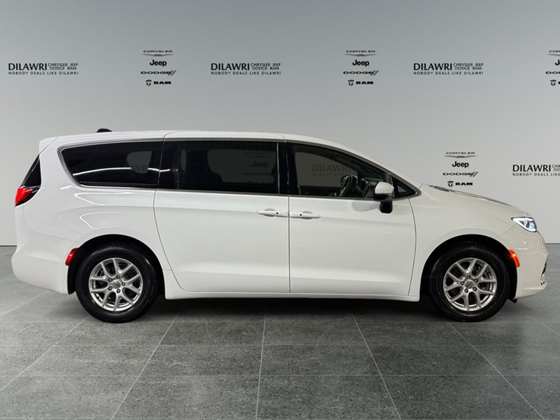 2023 Chrysler Pacifica Touring FWD