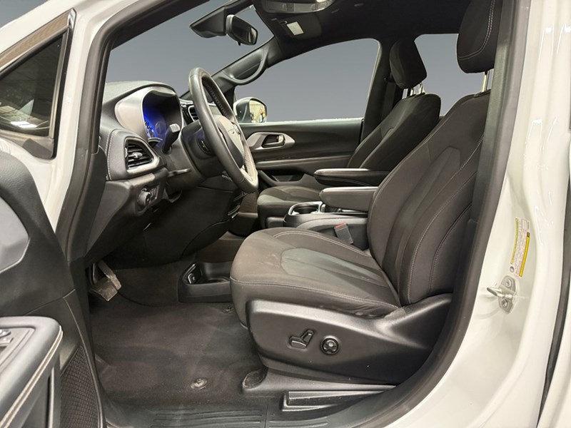 2023 Chrysler Pacifica Touring FWD