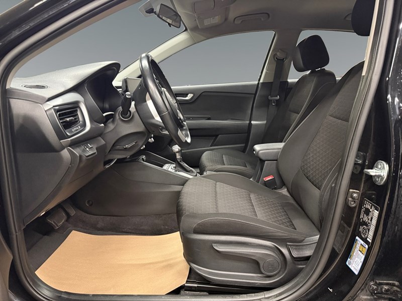 2023 Kia Rio LX Premium IVT