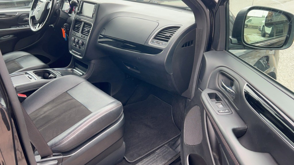 2020 Dodge Grand Caravan Premium Plus | STOW n GO