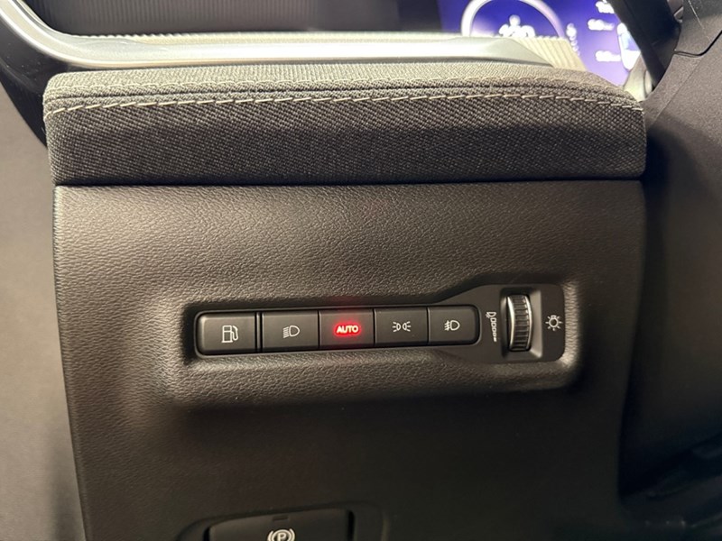 2026 Jeep Cherokee Laredo 4x4 Hybrid