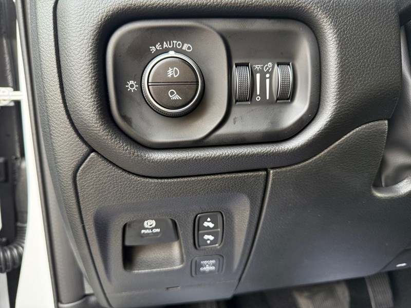 2025 RAM 1500 Big Horn 4x4 Crew Cab 5'7" Box