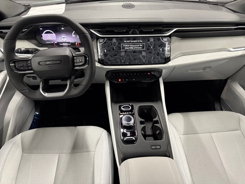 2026 Jeep Cherokee Laredo 4x4