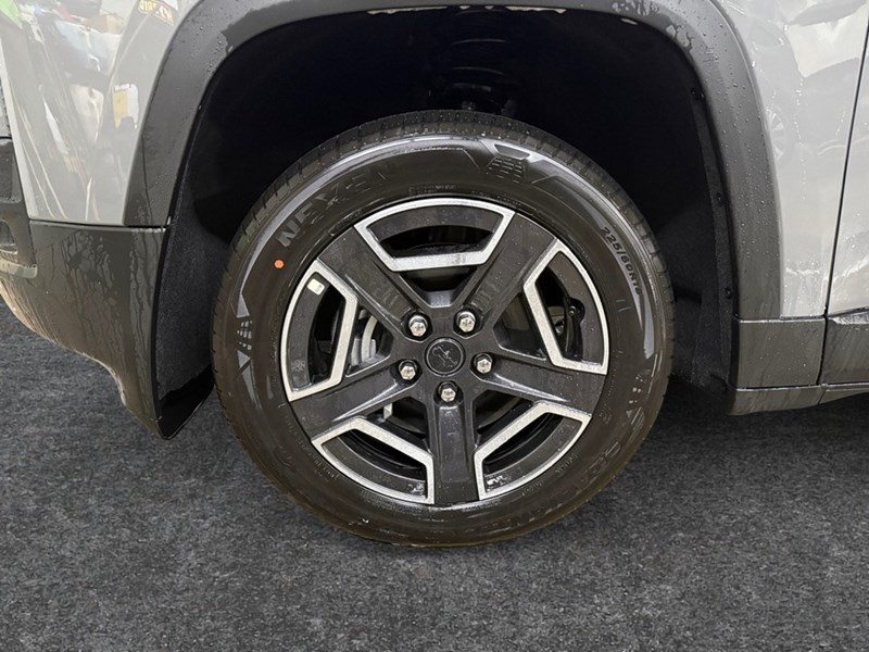 2026 Jeep Cherokee Laredo 4x4