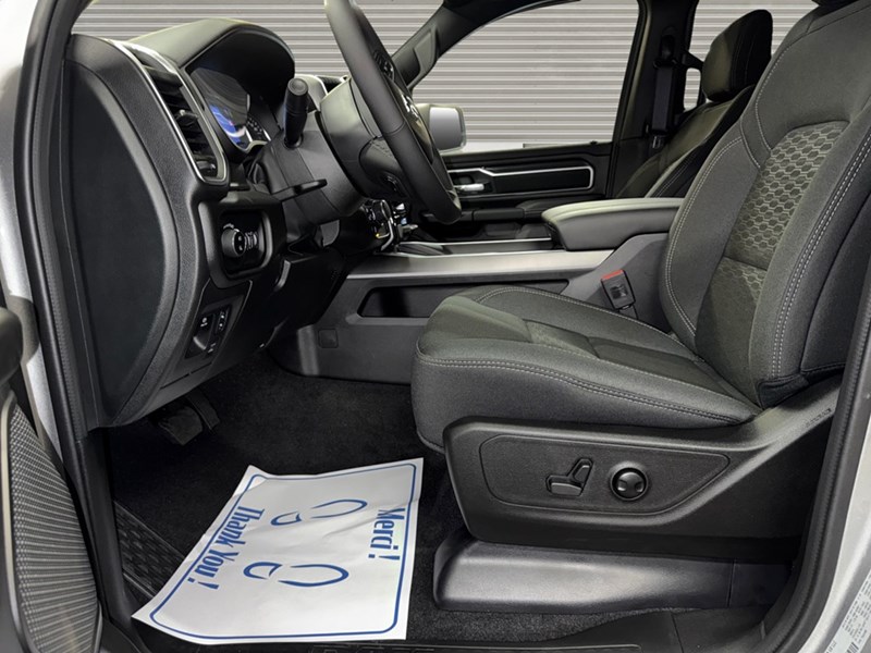 2025 RAM 1500 Big Horn 4x4 Crew Cab 5'7" Box