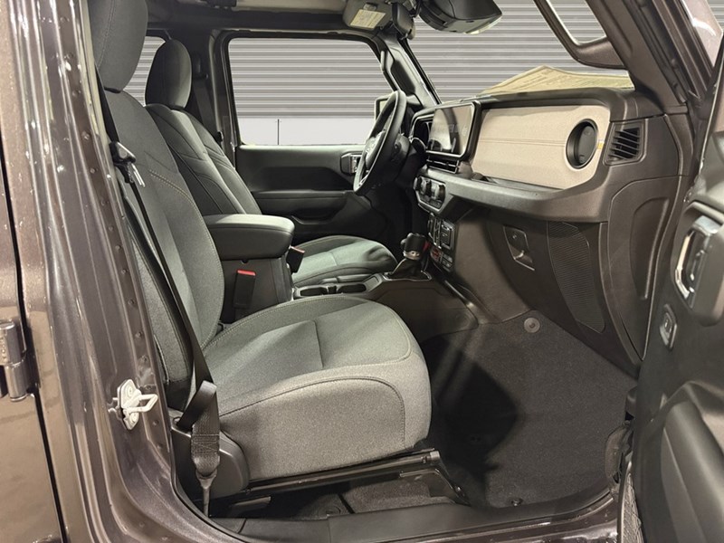 2025 Jeep Wrangler Willys 4 Door 4x4