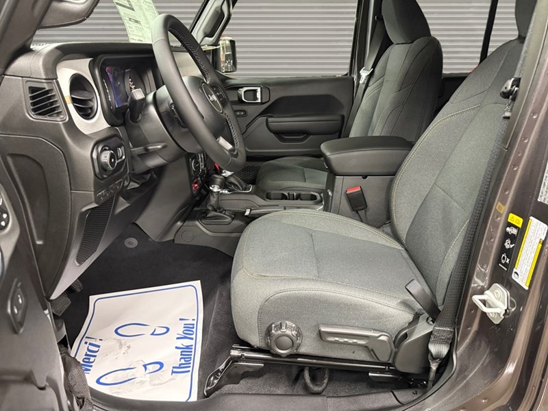 2025 Jeep Wrangler Willys 4 Door 4x4