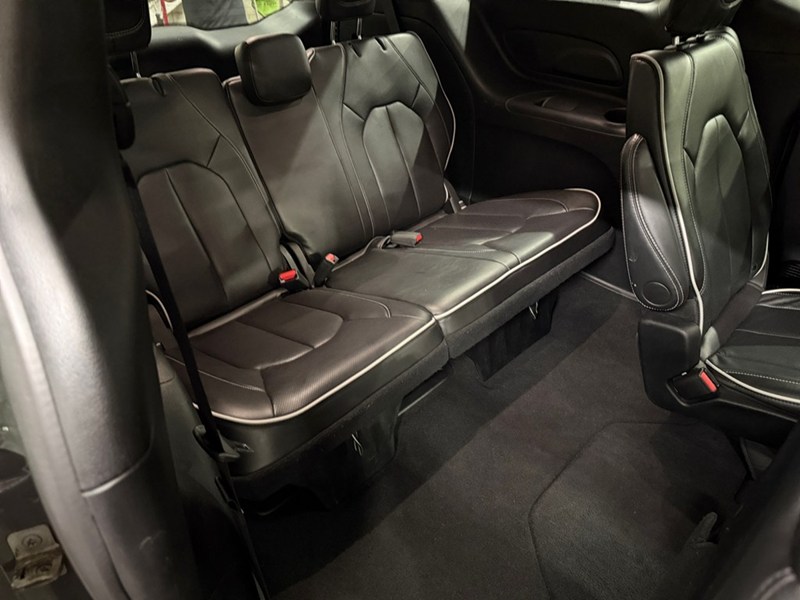2025 Chrysler Pacifica Limited FWD