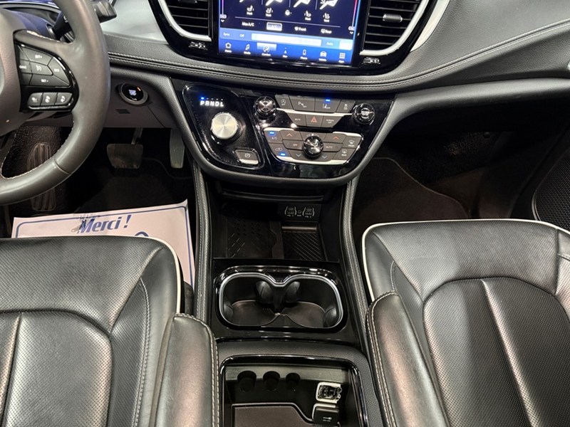2025 Chrysler Pacifica Limited FWD