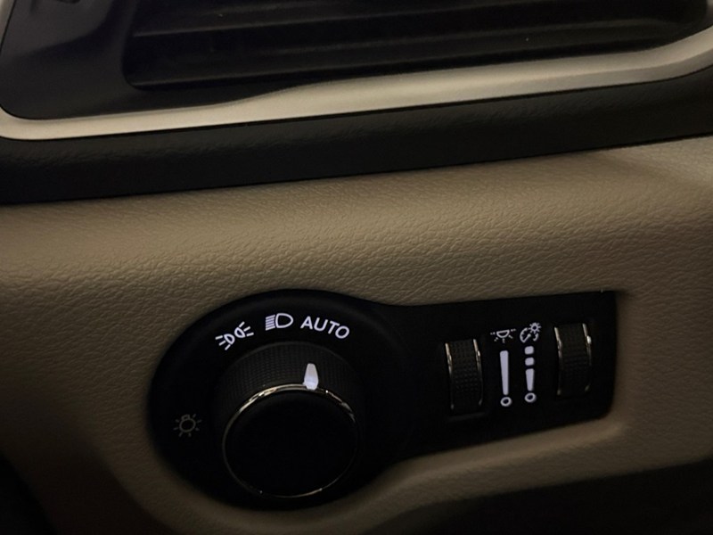 2023 Chrysler Grand Caravan SXT 2WD