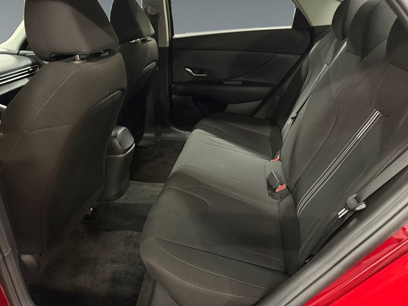 2022 Hyundai Elantra Preferred IVT