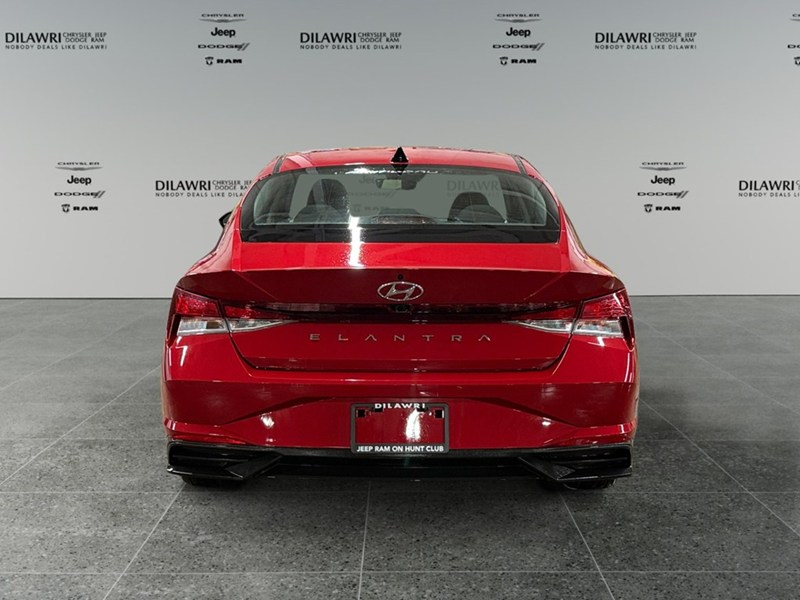 2022 Hyundai Elantra Preferred IVT