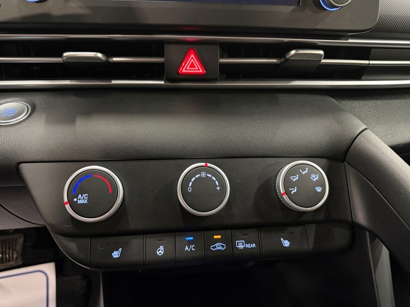 2022 Hyundai Elantra Preferred IVT