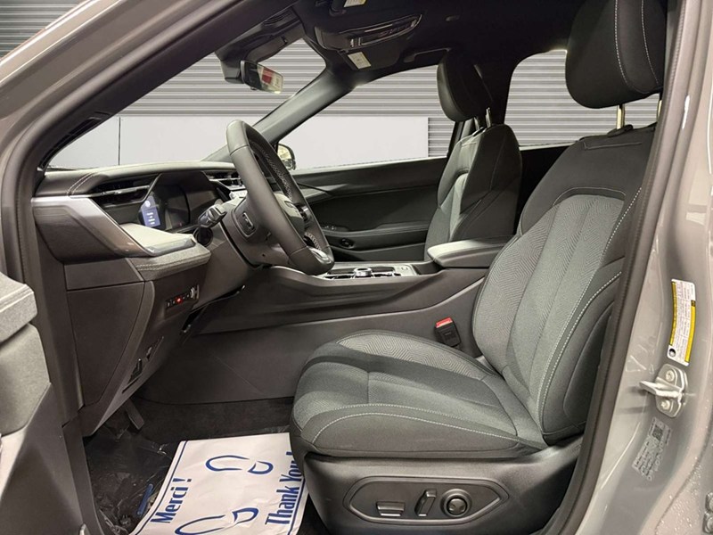 2026 Jeep Cherokee Laredo 4x4 Hybrid
