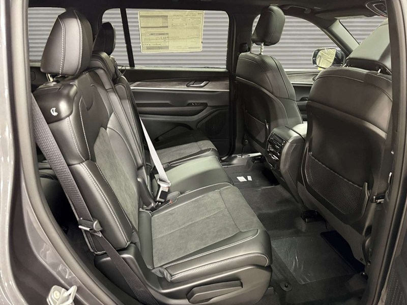 2026 Jeep Grand Cherokee L Altitude 4x4