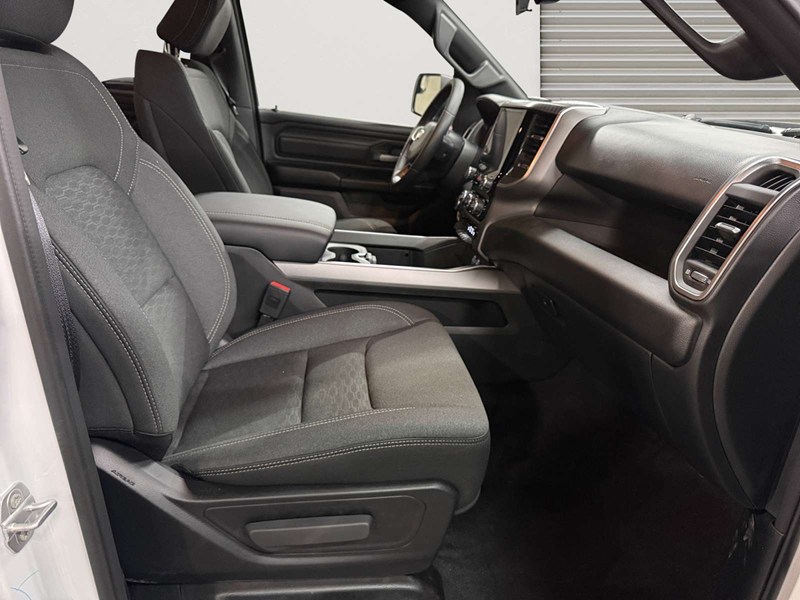 2026 RAM 1500 Black Express 4x4 Crew Cab 5'7" Box