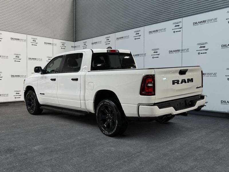 2026 RAM 1500 Black Express 4x4 Crew Cab 5'7" Box