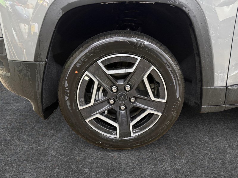 2026 Jeep Cherokee Laredo 4x4