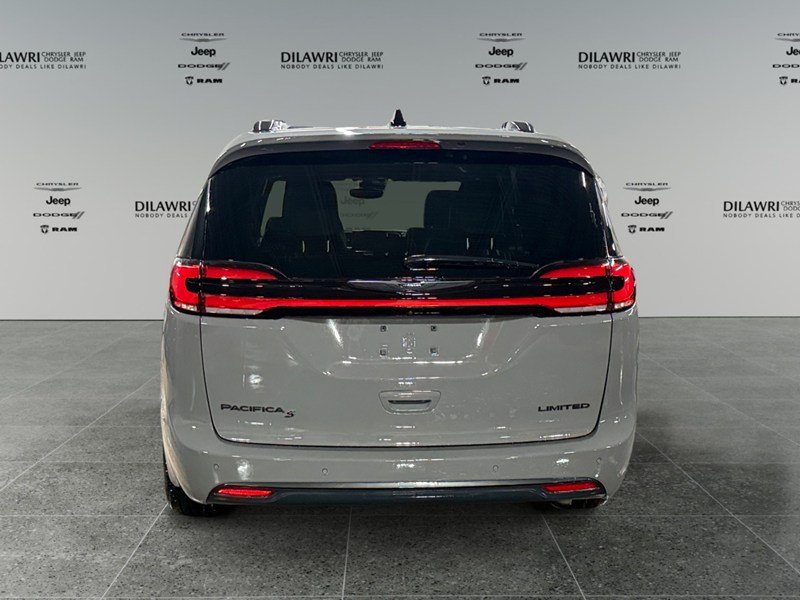 2025 Chrysler Pacifica Limited FWD