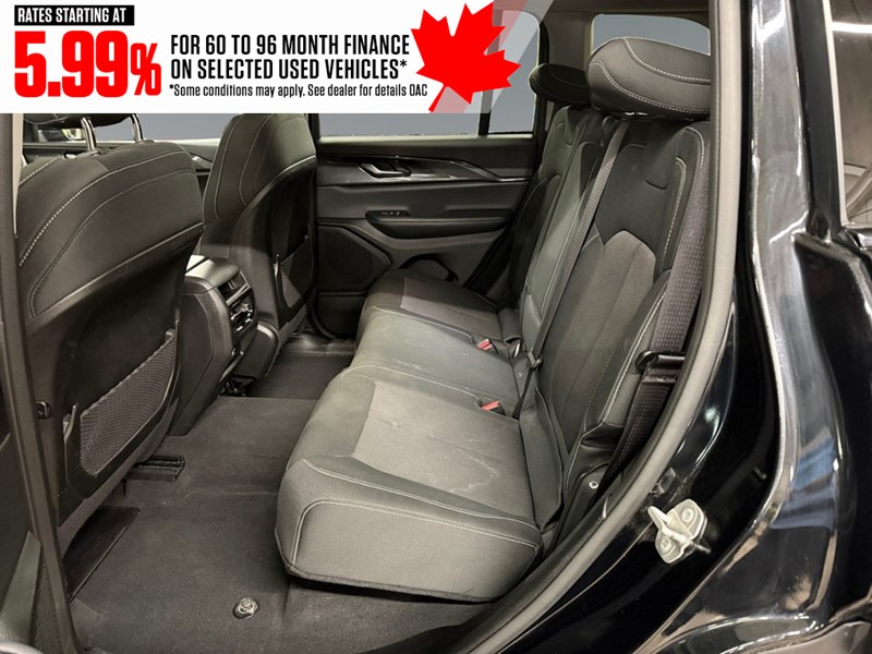 2023 Jeep Grand Cherokee Laredo 4x4