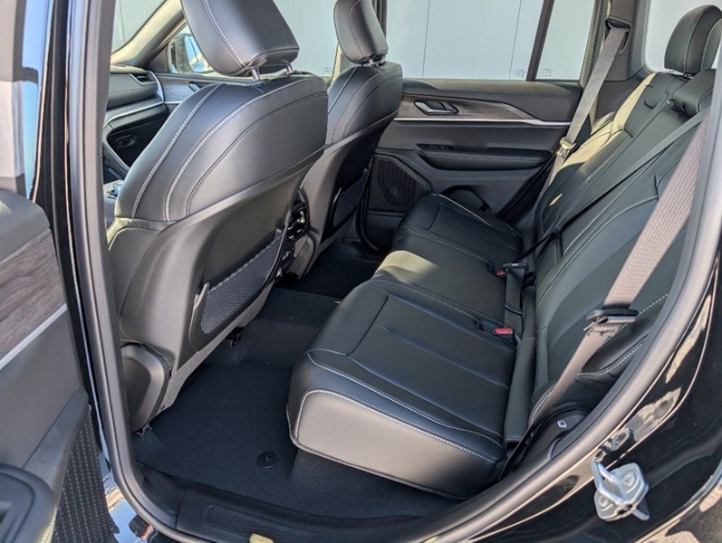 2025 Jeep Grand Cherokee Limited 4x4 | Pano Roof, Tow Package