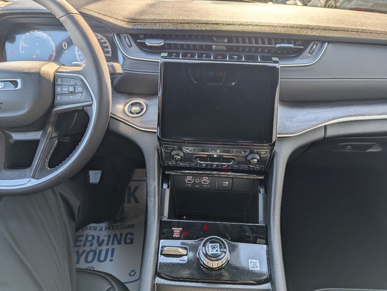 2025 Jeep Grand Cherokee Limited 4x4 | Pano Roof, Tow Package