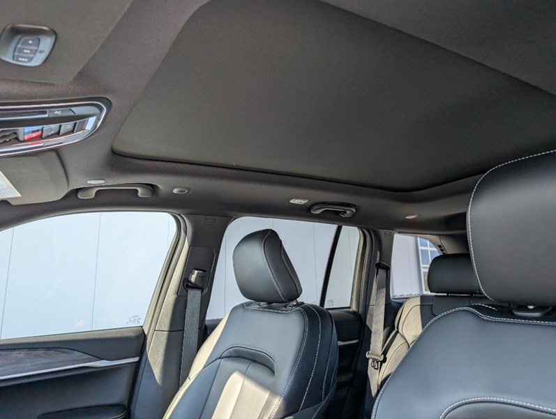 2025 Jeep Grand Cherokee Limited 4x4 | Pano Roof, Tow Package
