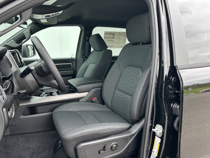 2025 RAM 1500 Big Horn 4x4 Crew Cab 5'7" Box