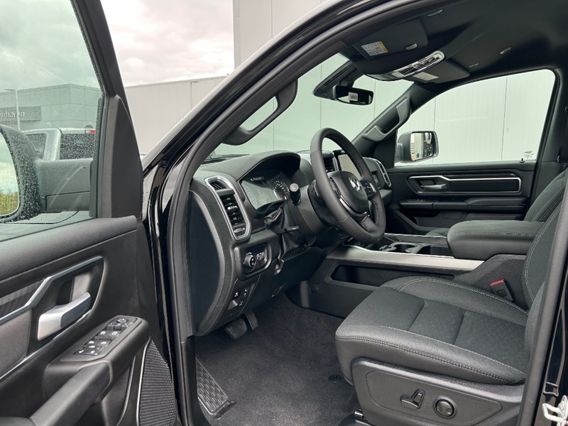 2025 RAM 1500 Big Horn 4x4 Crew Cab 5'7" Box