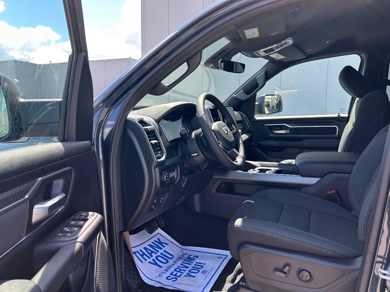 2025 RAM 1500 Big Horn 4x4 Crew Cab 5'7" Box