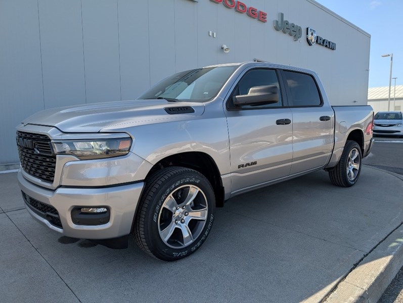 2025 RAM 1500 Tradesman 4x4 Crew Cab 5'7" Box