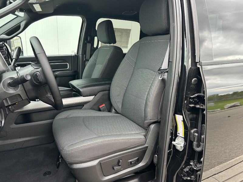 2025 RAM 2500 Big Horn 4x4 Crew Cab 6'4" Box
