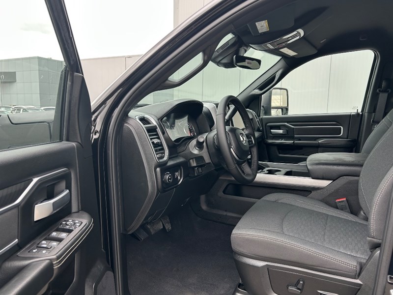2025 RAM 2500 Big Horn 4x4 Crew Cab 6'4" Box