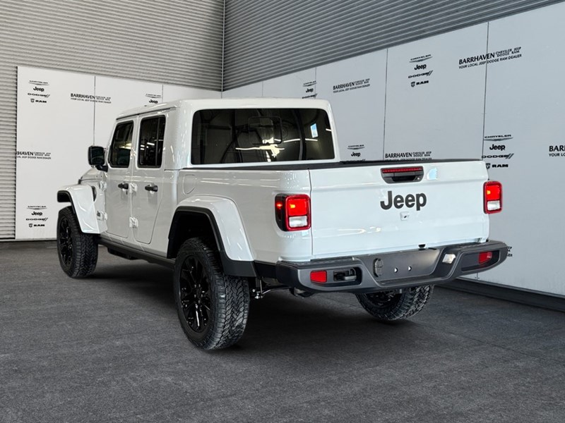 2026 Jeep Gladiator NightHawk 4x4