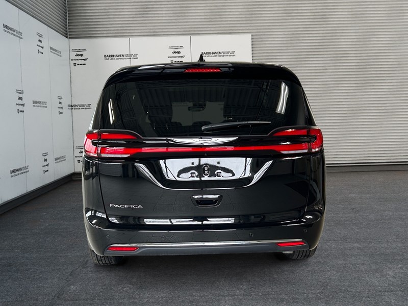 2025 Chrysler Pacifica Select FWD