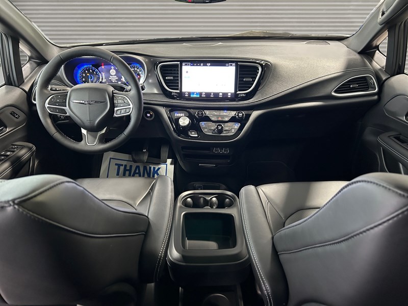 2025 Chrysler Pacifica Select FWD