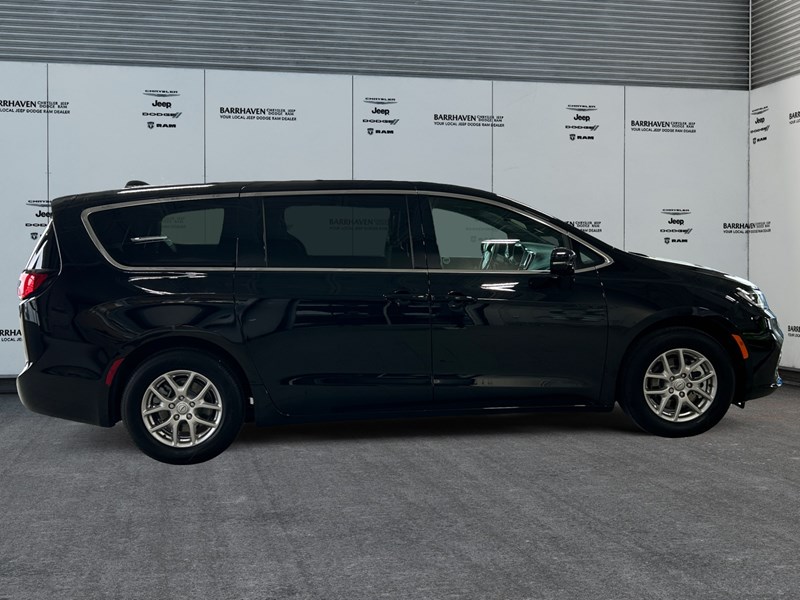 2025 Chrysler Pacifica Select FWD