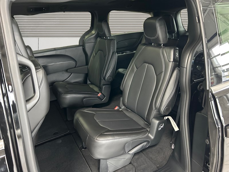 2025 Chrysler Pacifica Select FWD