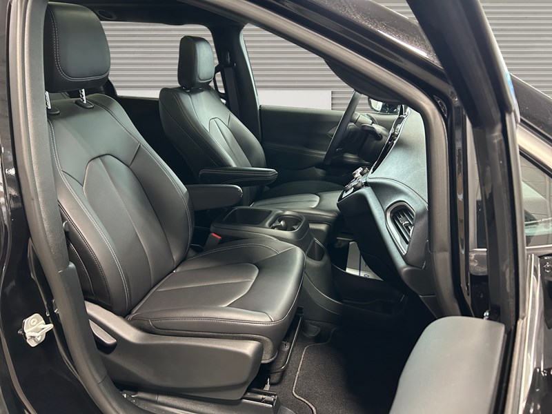 2025 Chrysler Pacifica Select FWD