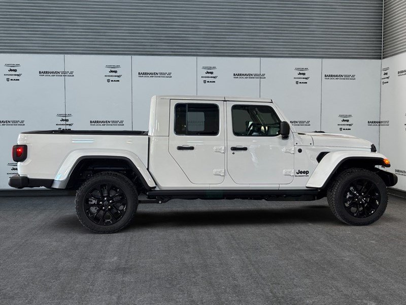 2026 Jeep Gladiator NightHawk 4x4