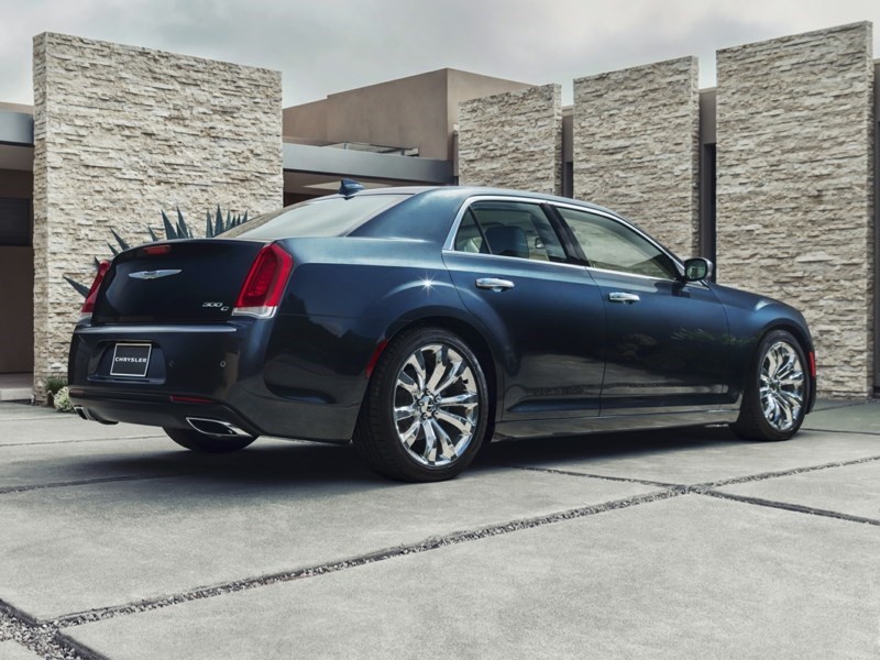 2018 Chrysler 300 Touring OEM Shot 5