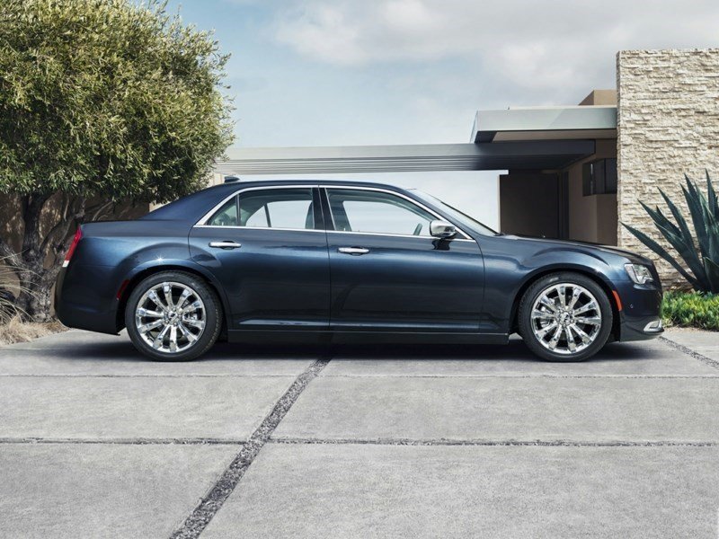 2019 Chrysler 300 Touring OEM Shot 6