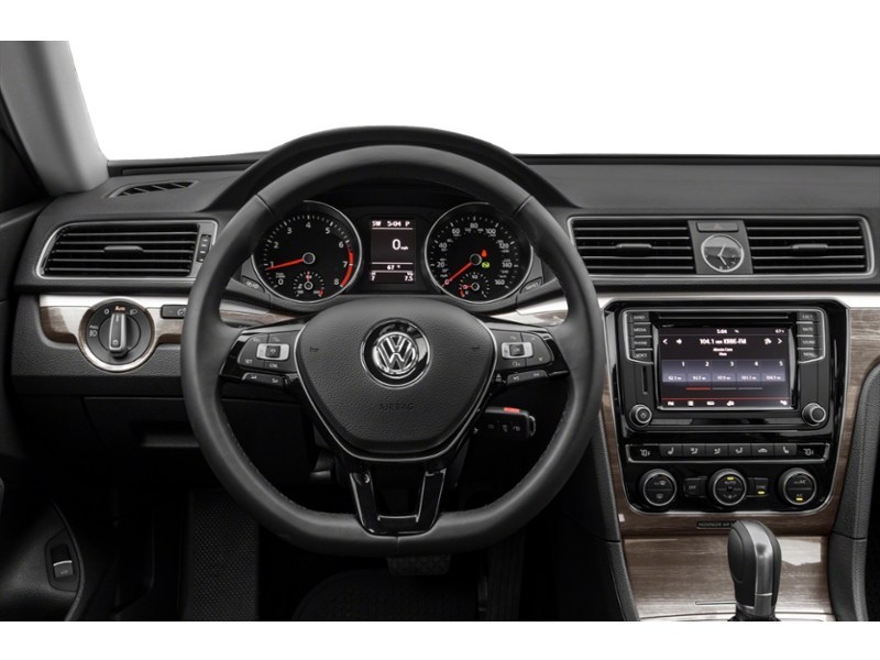 2016 Volkswagen Passat 4dr Sdn 1.8 TSI Auto Comfortline Interior Shot 3